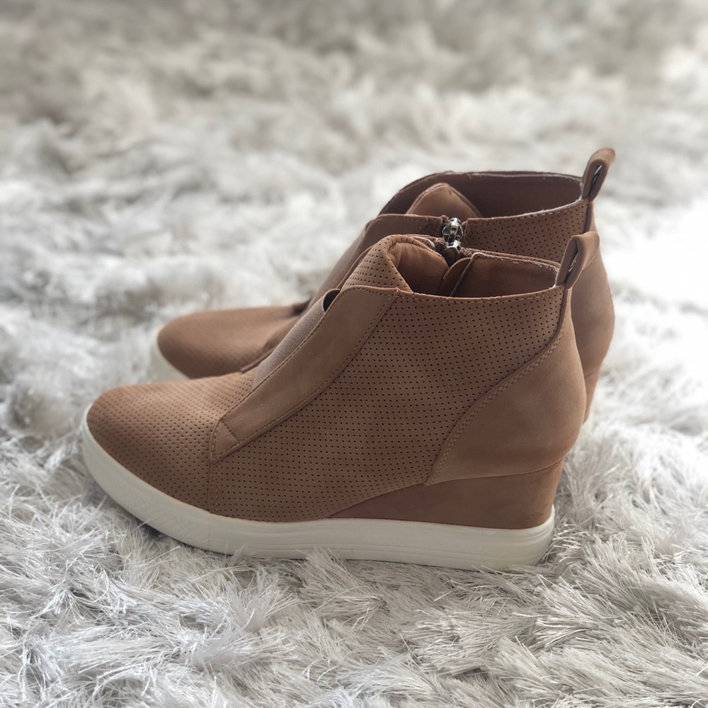 Wedge Sneaker